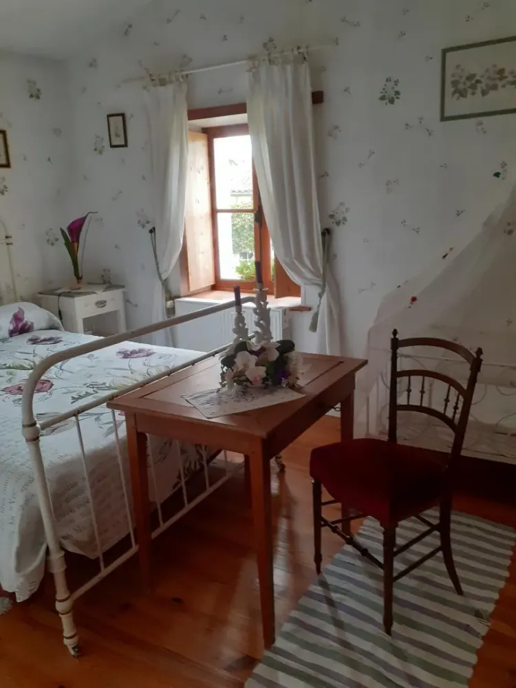 Chambre Les Violettes - vue table